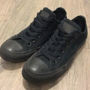 Black Converse size 6.5!